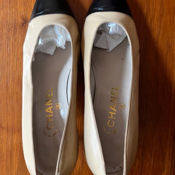 Vintage CHANEL two tone pump Size 38 - Picture 3 of 5